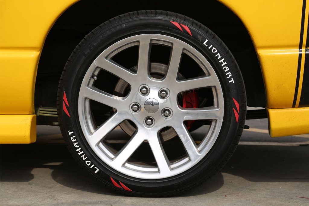 Who Makes Lionhart Tires
